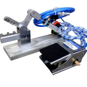 Positionieren Sie den inneren Draht auf dem Drahtklauenhalter aus Kunststoff