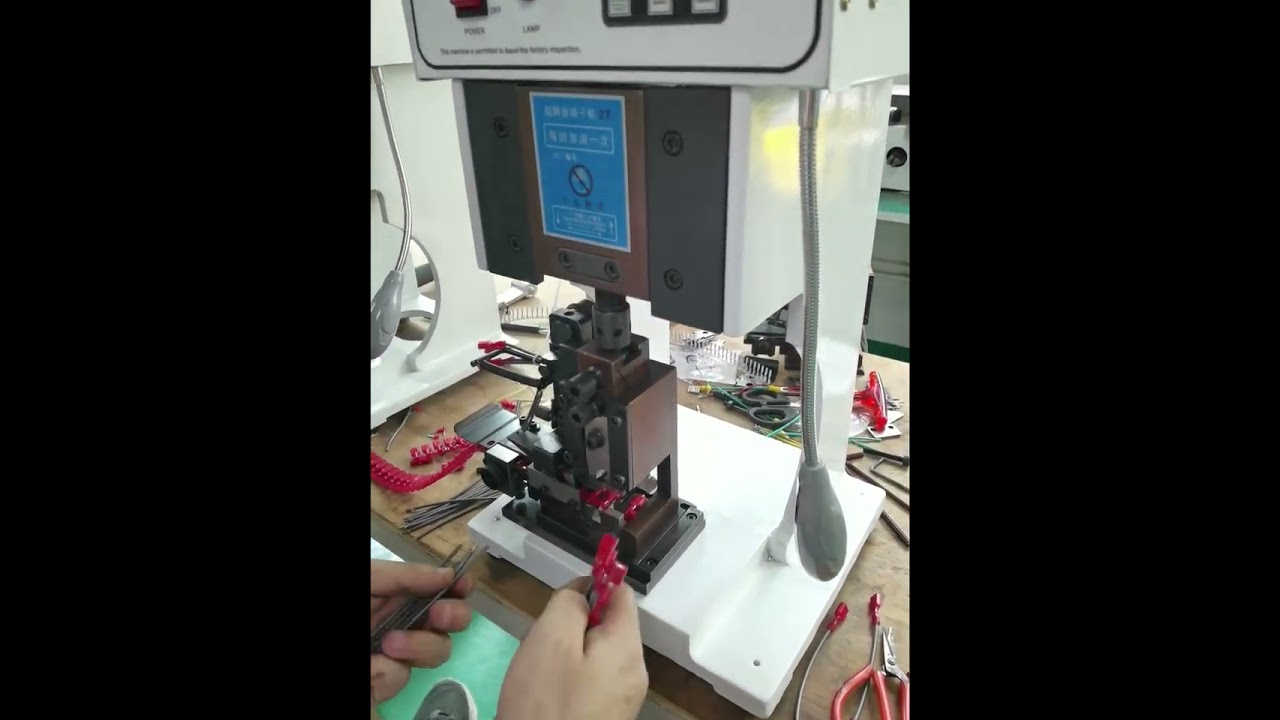 Crimpergebnis der 2T-Terminalmaschine + Präzisions-Kunststoffhülsen-Crimpform | Fabrik-Test