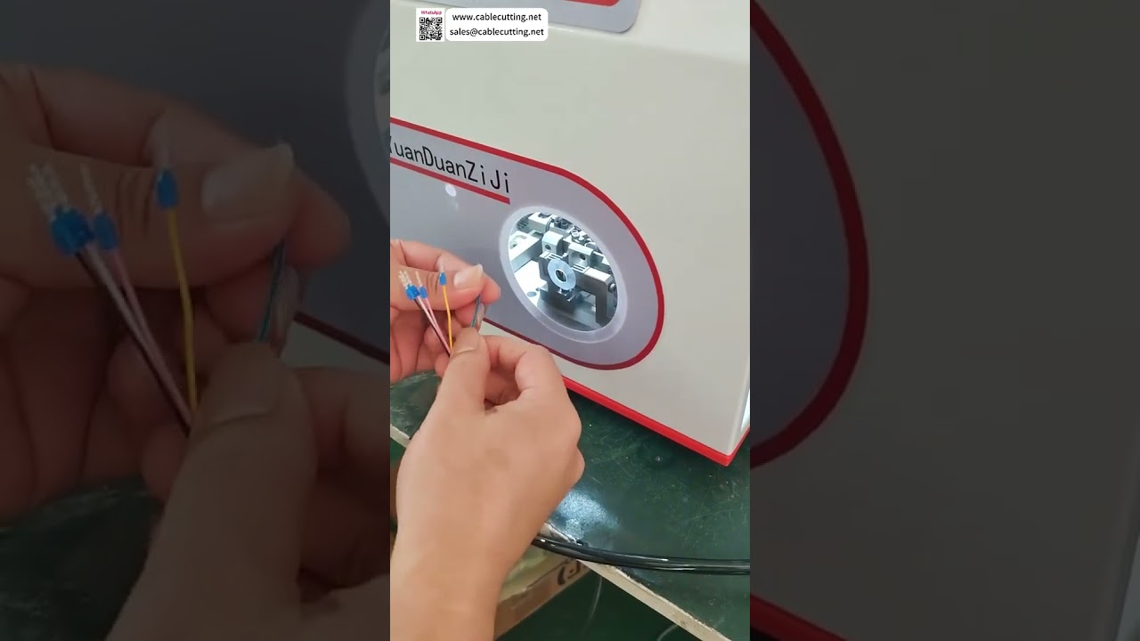 Kabelschuh-Crimpzange für vorisolierte Rohrkabelschuhe 0,3-4mm² - Abisolieren & Crimpen in einem