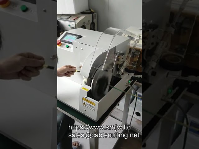 Kontinuierliche PVC-Rotierband-Wickel- und Schneidemaschine für Kabel und Drähte