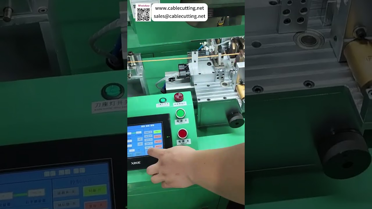 Hochgeschwindigkeits-Drahtschneide- und Abisolierautomaten Modell 1300 für 13 mm vorderen und 4 mm hinteren Abisolierabzug