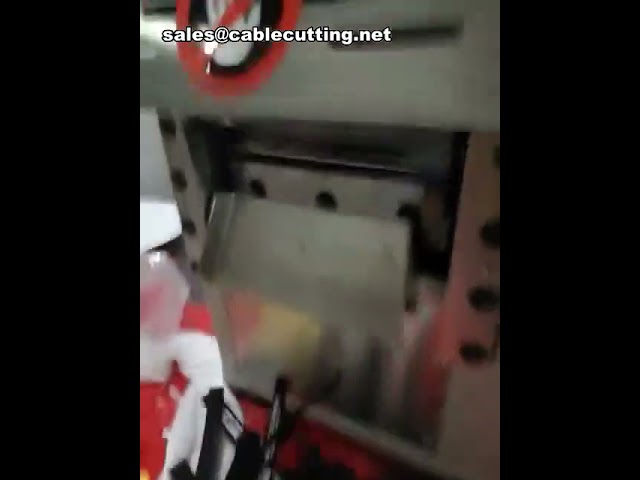 Automatische Schneidemaschine für Etiketten und Reißverschlussbänder – Präzision und Effizienz