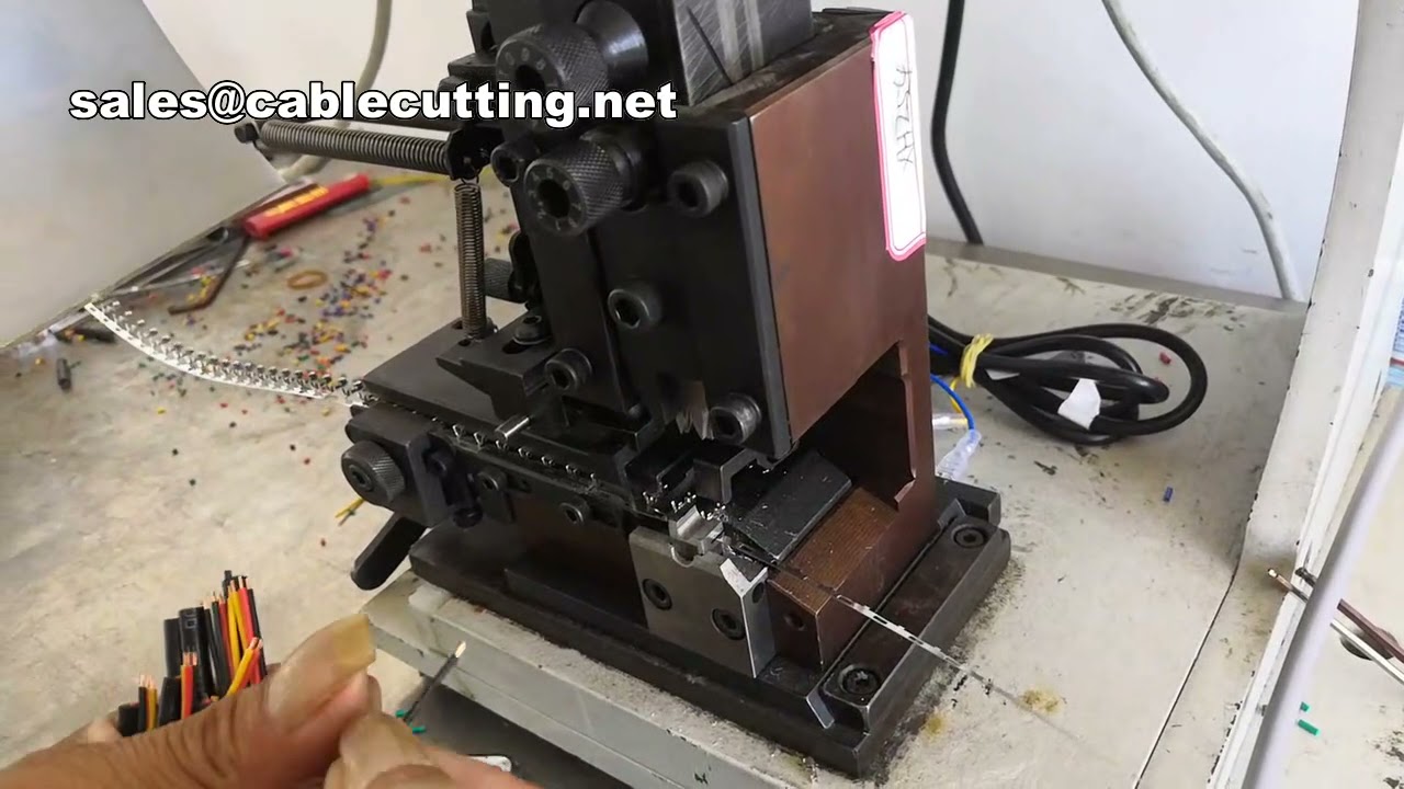 Präzise Anschlussklemmen-Crimpmaschine mit OTP-Klingen und Biegenetz – für zuverlässige Kabelverarbeitung