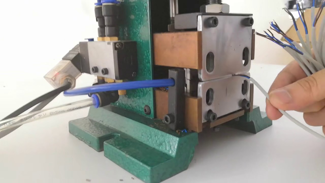 Vertikale pneumatische Abisoliermaschine 1 – Effizientes industrielles Abisolieren