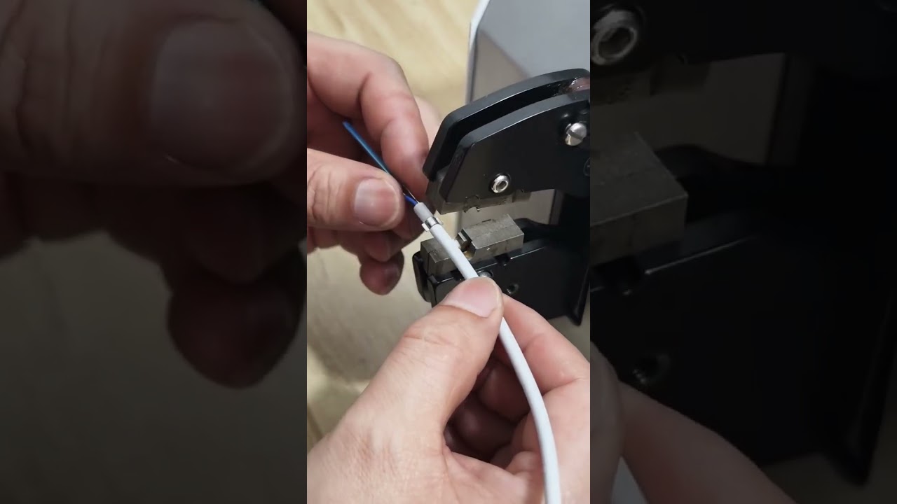Kundenspezifische pneumatische Crimpmaschine für Terminals mit kleinen Flügeln #Fabrik #Maschine