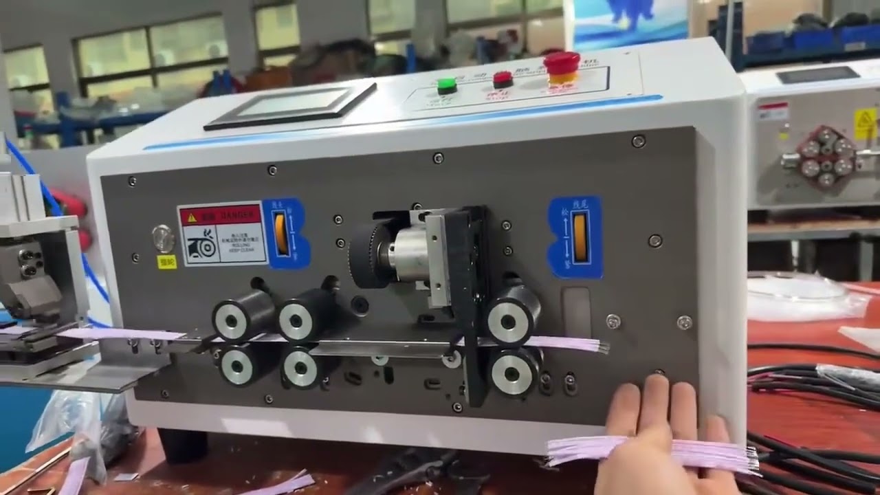 Vollautomatische 6-Rad-Abisoliermaschine – Kabelbäume schneiden und splitten