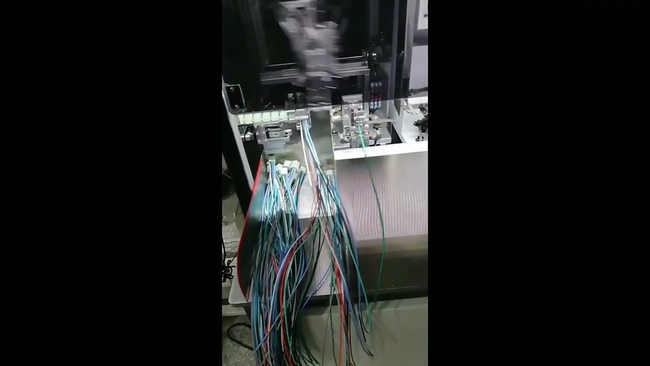 Automatische Abisolier-, Verdrill-, Verzinn- und Crimp-Maschine für Kabelsteckverbinder
