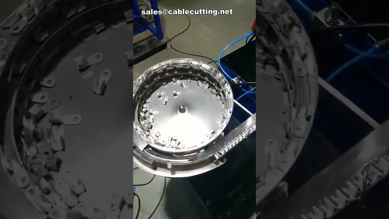 Präzise Crimpverbindungen mit der Vibrationsplatten-Crimpmaschine für isolierte Ringkabelschuhe