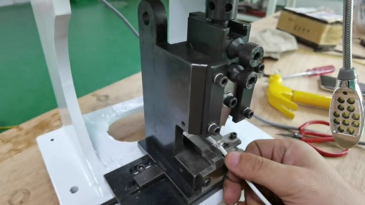 2.0T Terminal-Crimpform und Zubehör – Präzision für die Kabelverarbeitung