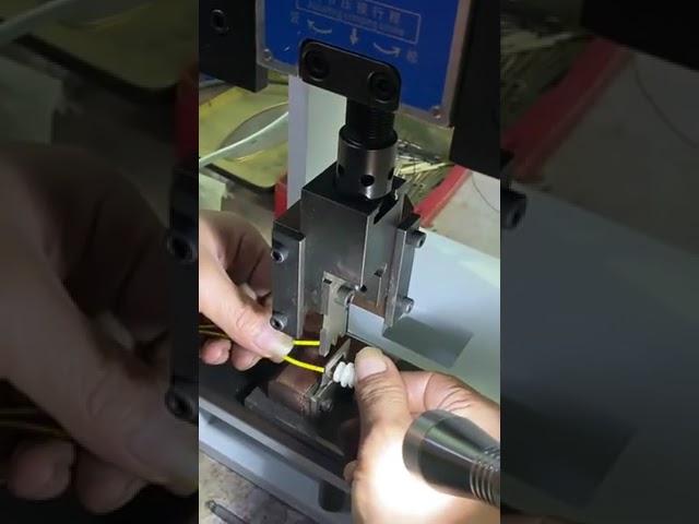 152t Terminal-Crimpmaschine – Präzision für die Kabelbaumproduktion