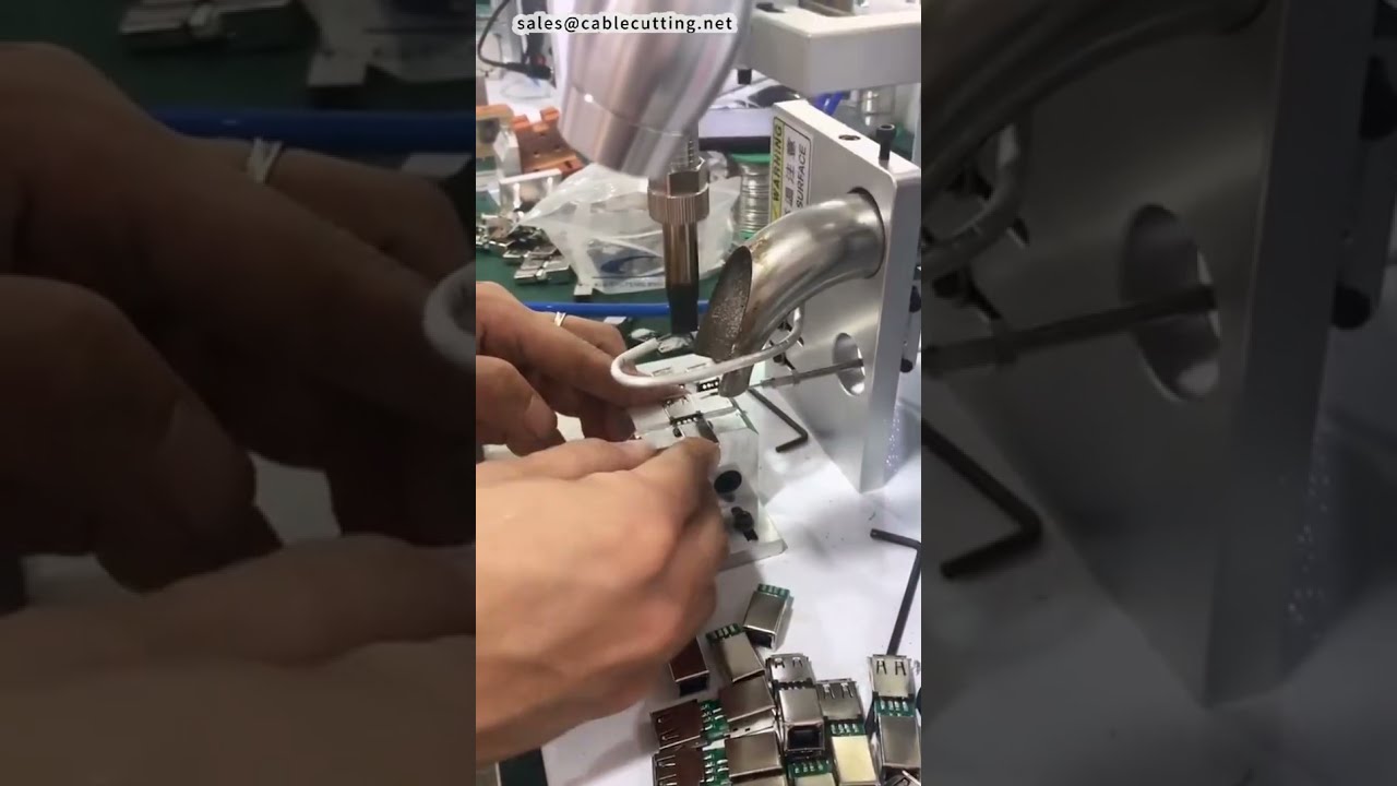 USB-A-Buchse auf Druckeradapter löten: Automatische Lötmaschine in Aktion #Fabrik #Maschine #DIY
