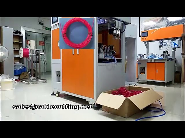 Vollautomatische Drahtschneid-, Kabelwickel- und Bindemaschine in Aktion