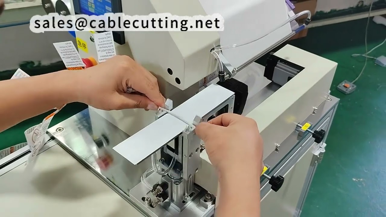 Fold-Over-Etikettiermaschine für große Etiketten 230x45 mm – Präzise & Automatisch