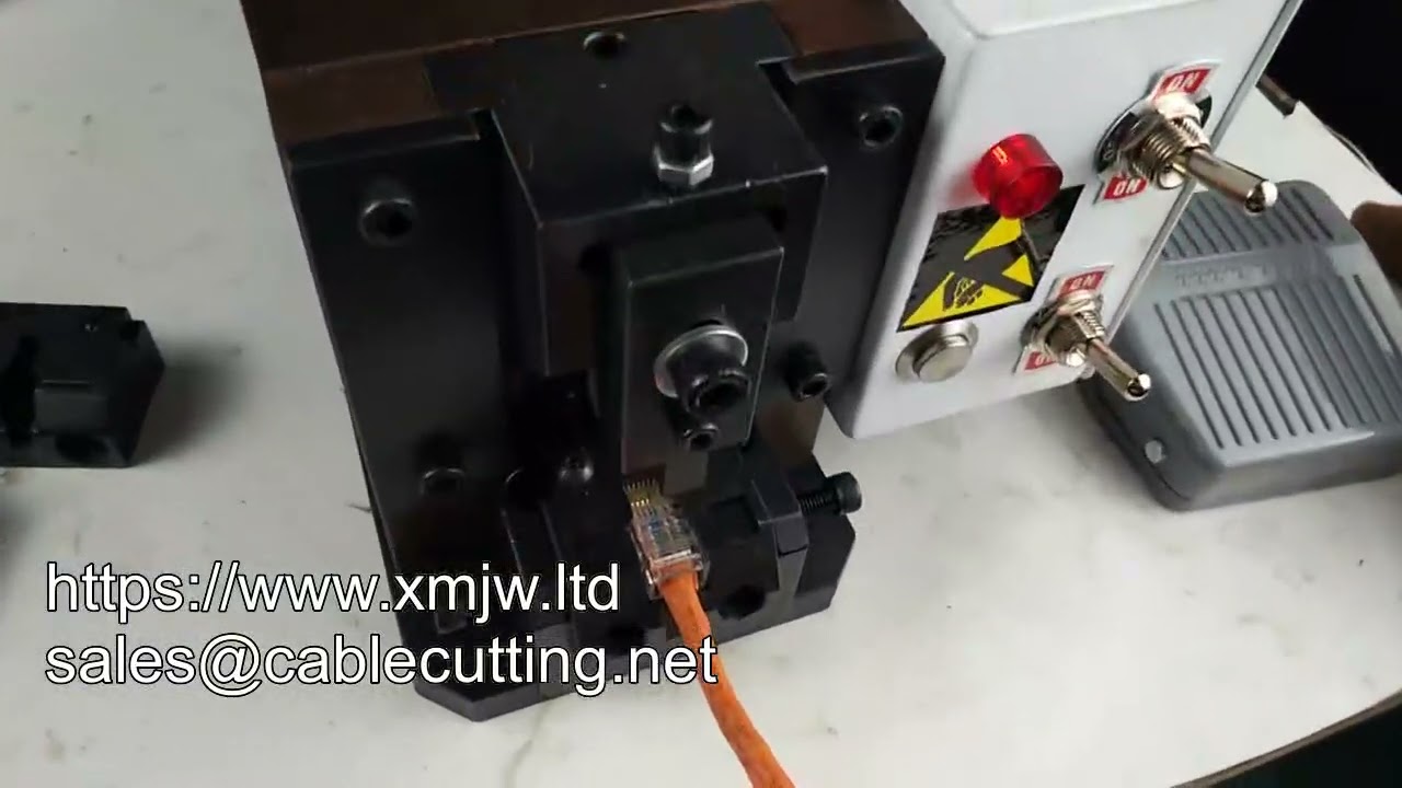 Cat6e Netzwerkkabel Herstellungsmaschine – RJ45 Stecker Formmaschine im Einsatz