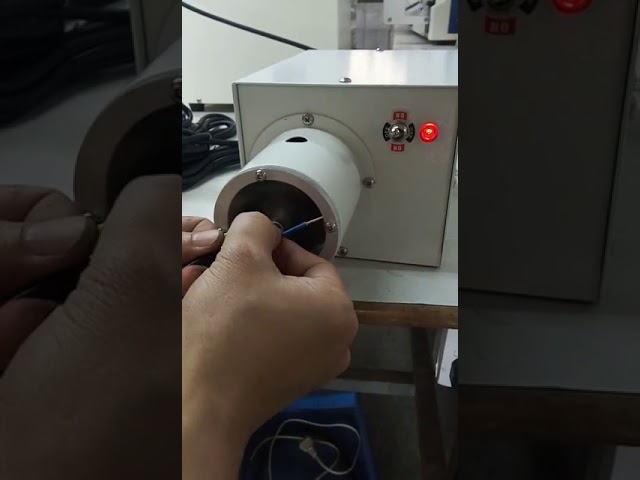 WPM 200 – Halbautomatische pneumatisch-elektrische Abisolier- und Verdrehmaschine für Drähte
