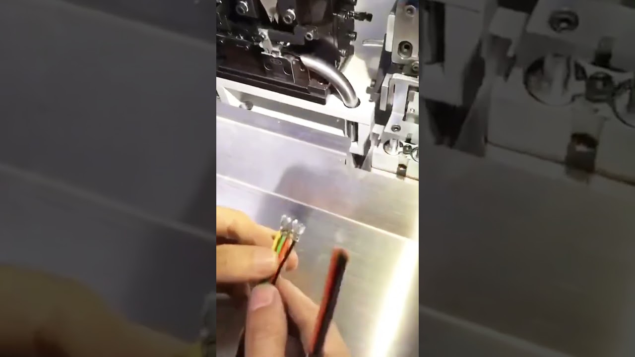 Mehrkern-Abisolier- und Crimpmaschine – Präzises Abisolieren und Crimpen von Mehrkernkabeln #Factory