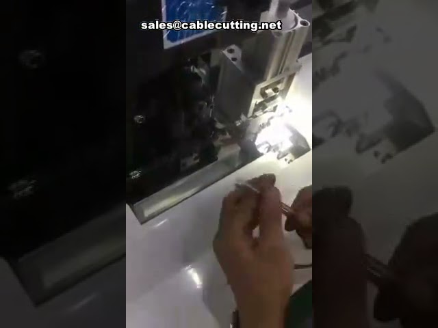 Kabelabisolier- und Crimpmaschine – Kabelschneid- und Crimpautomat für präzise Verdrahtung