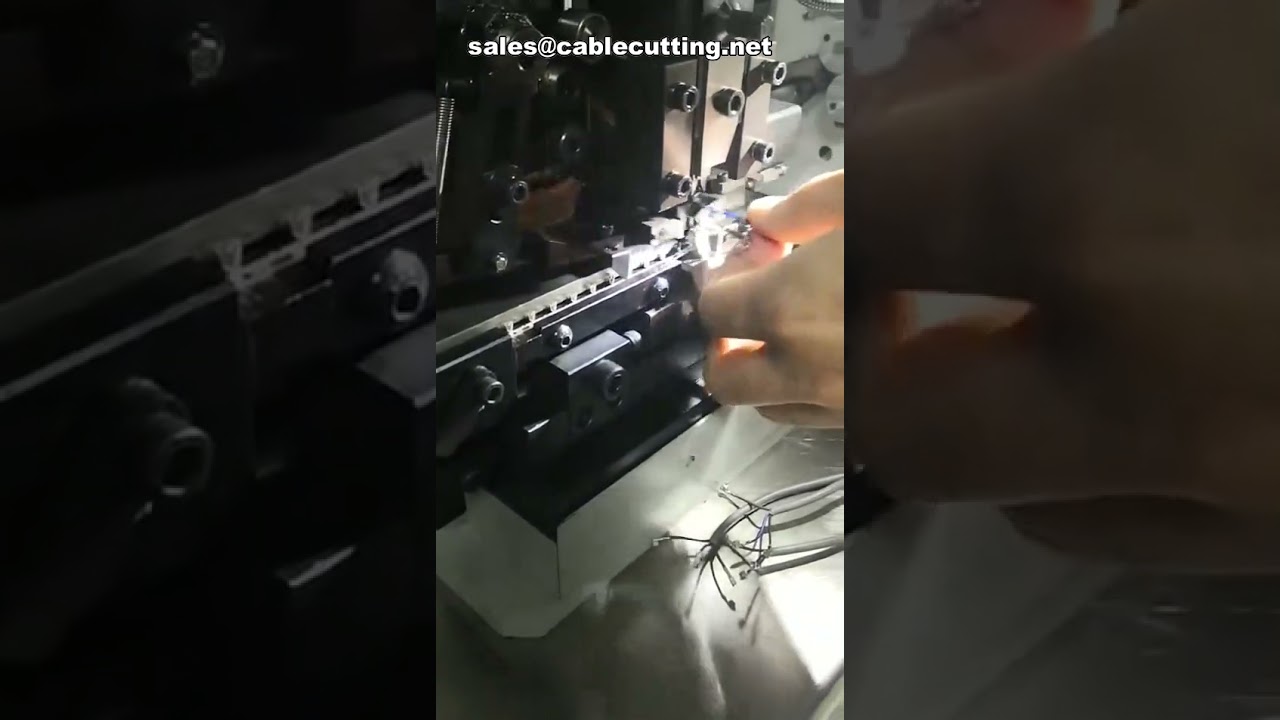 Automatische Abisolier- und Crimpmaschine für Drahtklemmen