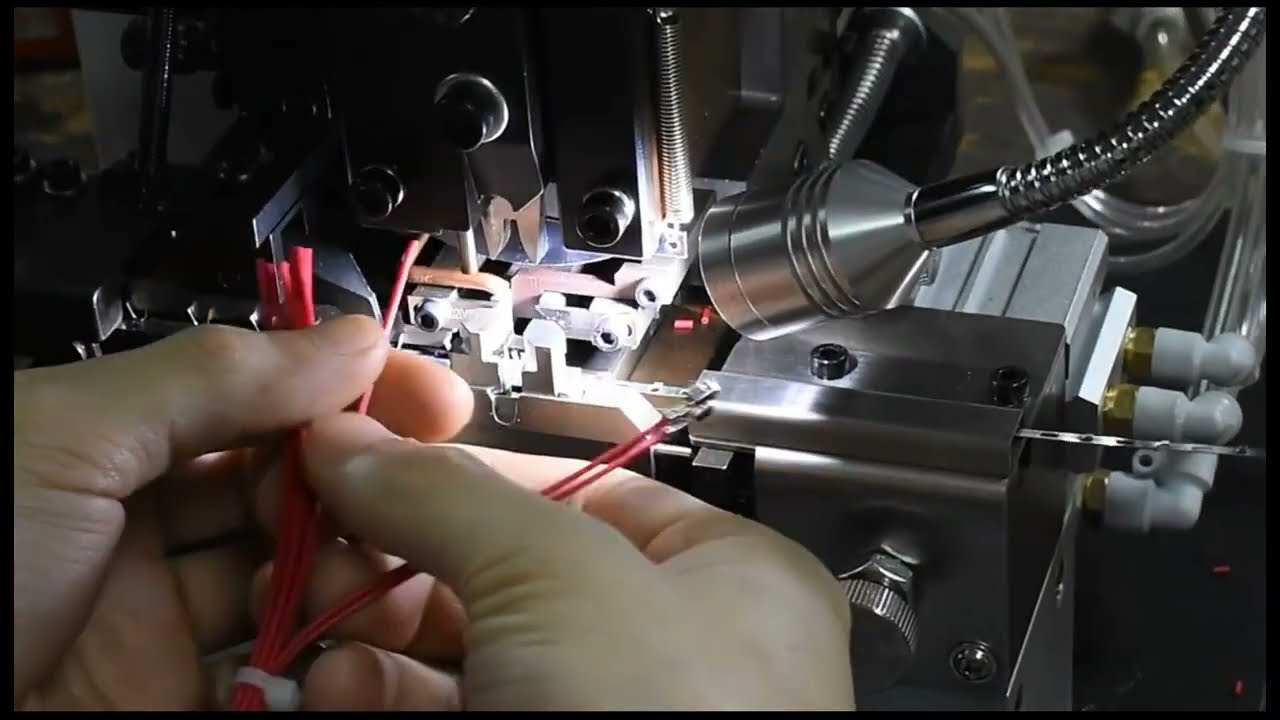 Professionelle Mehrleiter-Abisolier- und Crimpmaschine